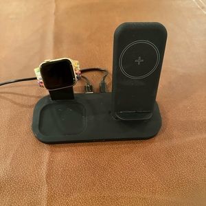 Apple Watch Series 6 GPS + Cellular, 44mm Gold Aluminum Case w/ charger pad